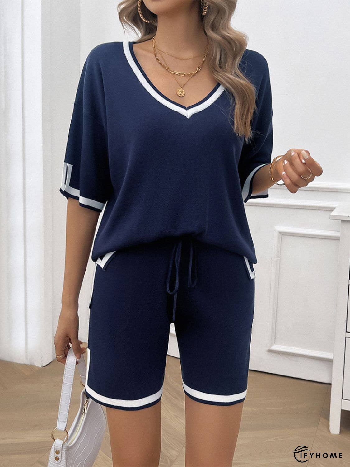 Contrast Trim V-Neck Top and Shorts Set | IFYHOME