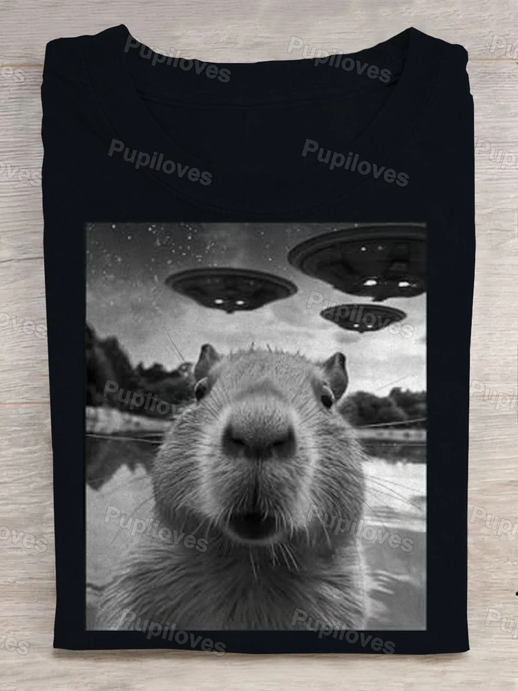 Pupiloves Pupiloves  Funny Graphic Capybara Selfie With UFOs Weird Print T-shirt
