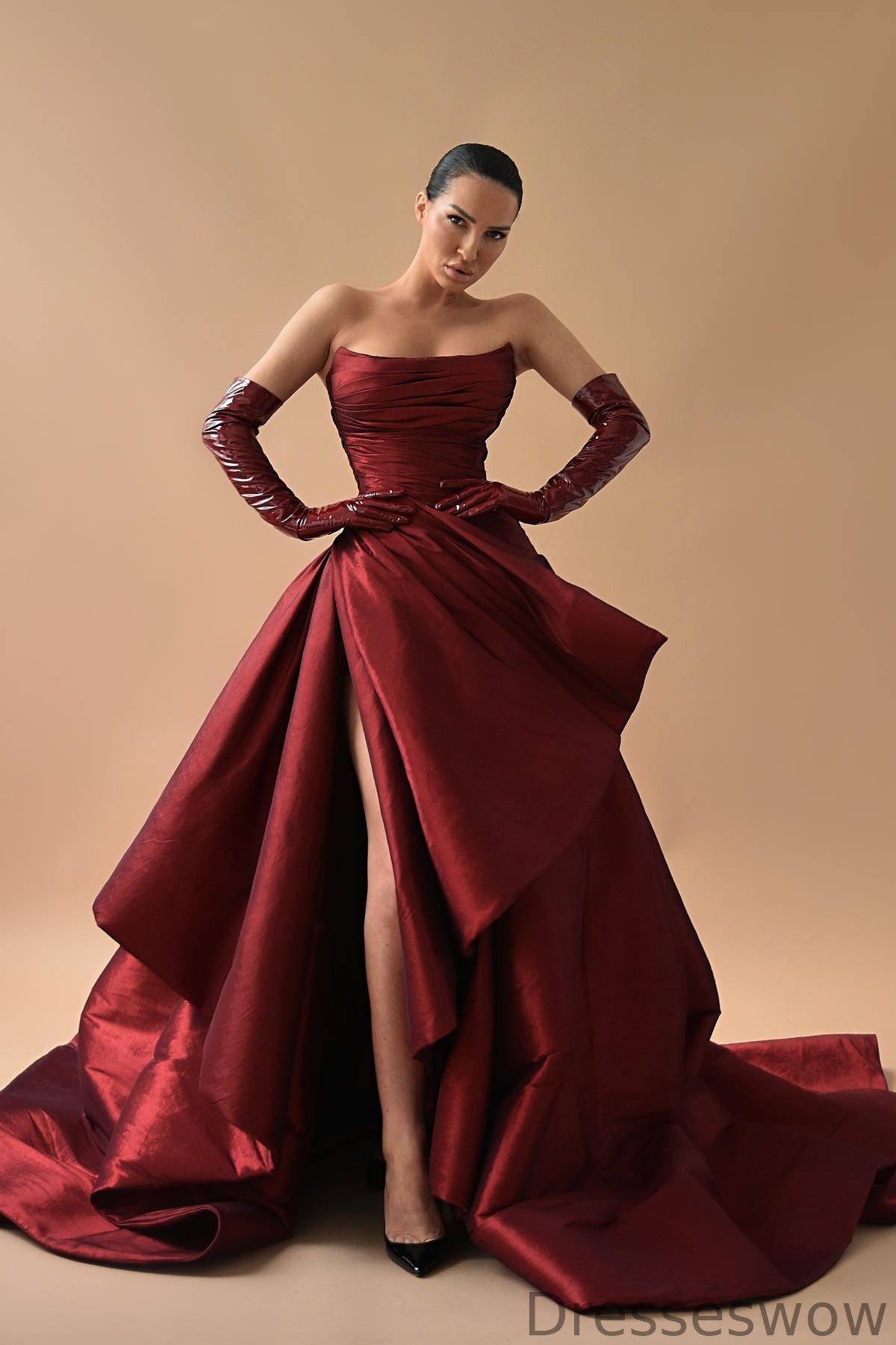 Dresseswow Strapless Burgundy Prom Dress Pleats High Split Long