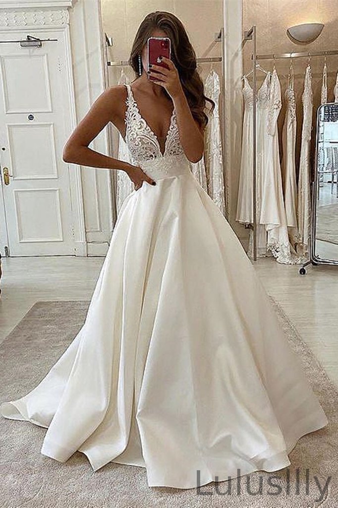 Fabulous V-Neck Sleeveless Appliques Long Wedding Dress - lulusllly