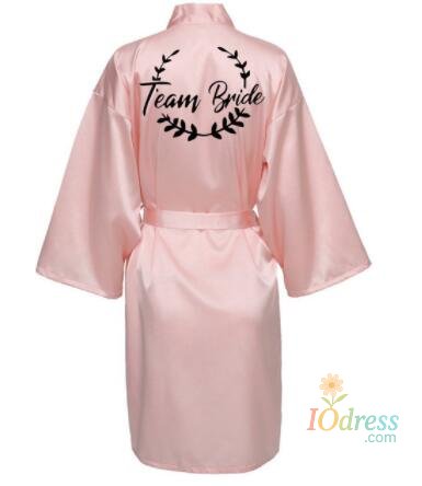 IO Dress Wedding Party Team Bride Robe With Black Letters Kimono Satin Pajamas Bridesmaid Bathrobe SP021