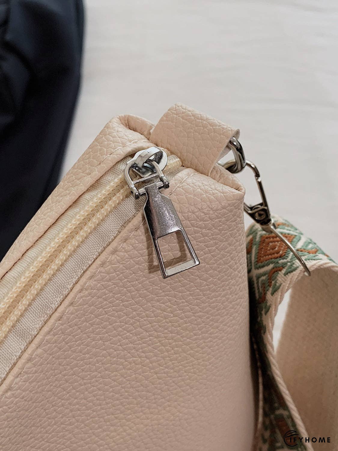 PU Leather Geometric Pattern Strap Shoulder Bag | IFYHOME