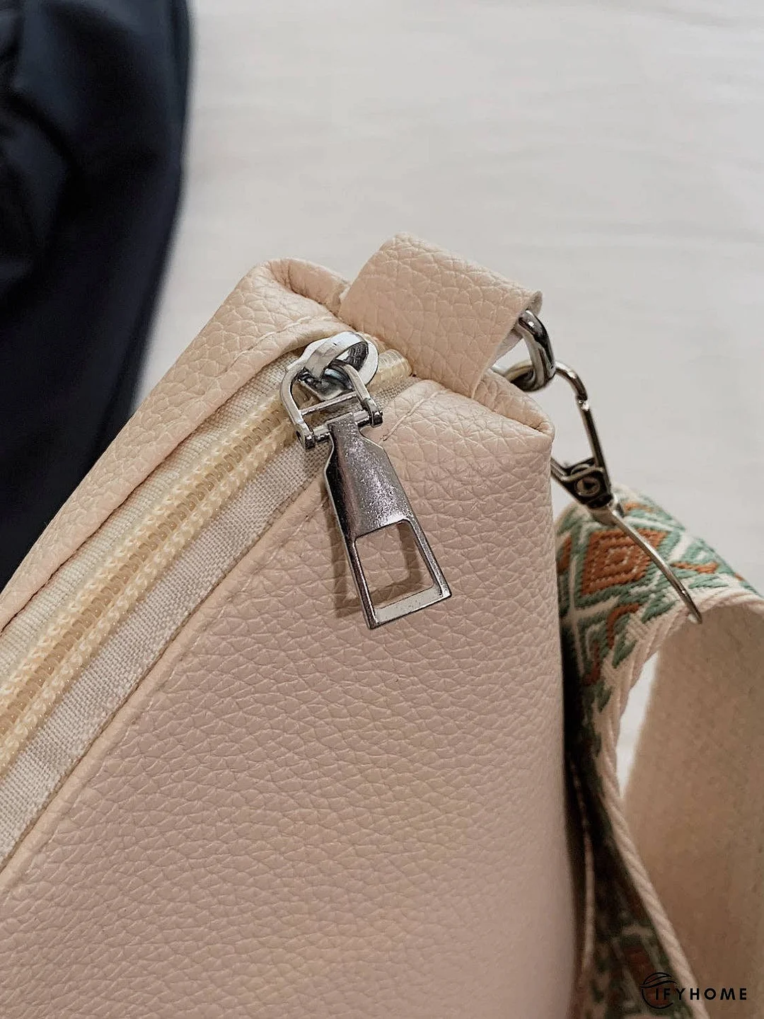 PU Leather Geometric Pattern Strap Shoulder Bag | IFYHOME