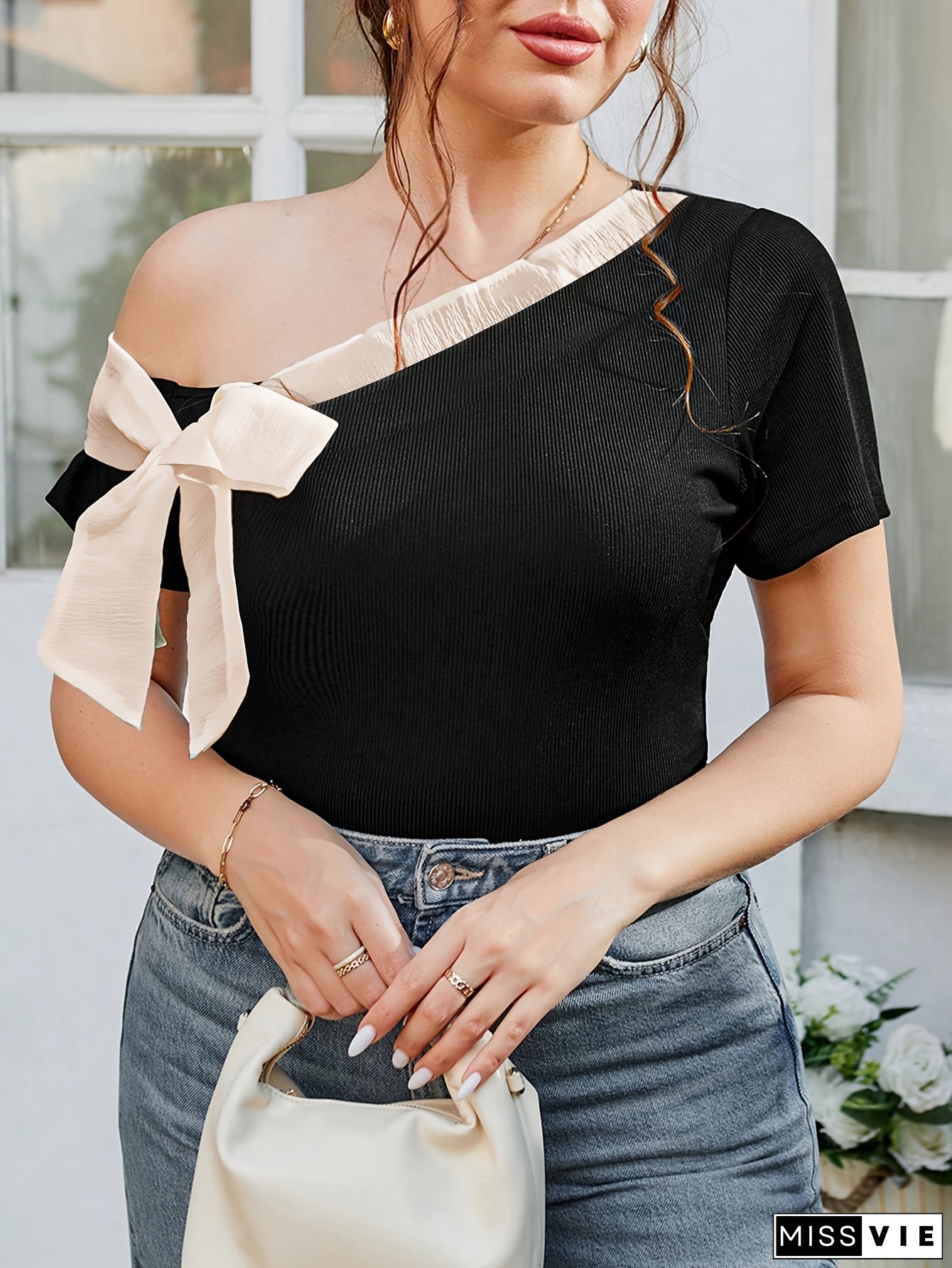 Women&lsquo;s Plus-Size Off-Shoulder Top with Short Sleeves, Featuring a Bow Decoration, Perfect for Spring And Summer.