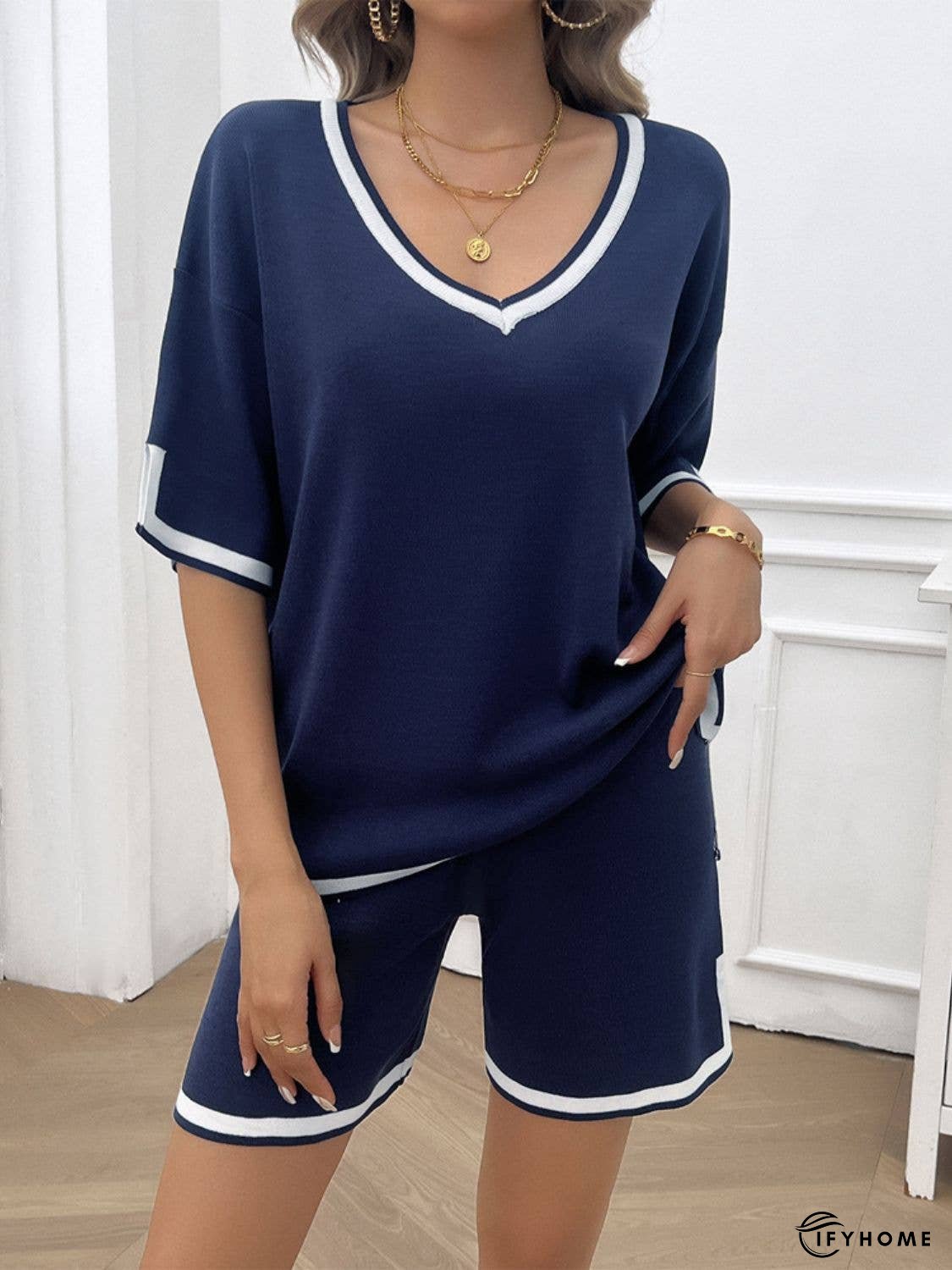 Contrast Trim V-Neck Top and Shorts Set | IFYHOME