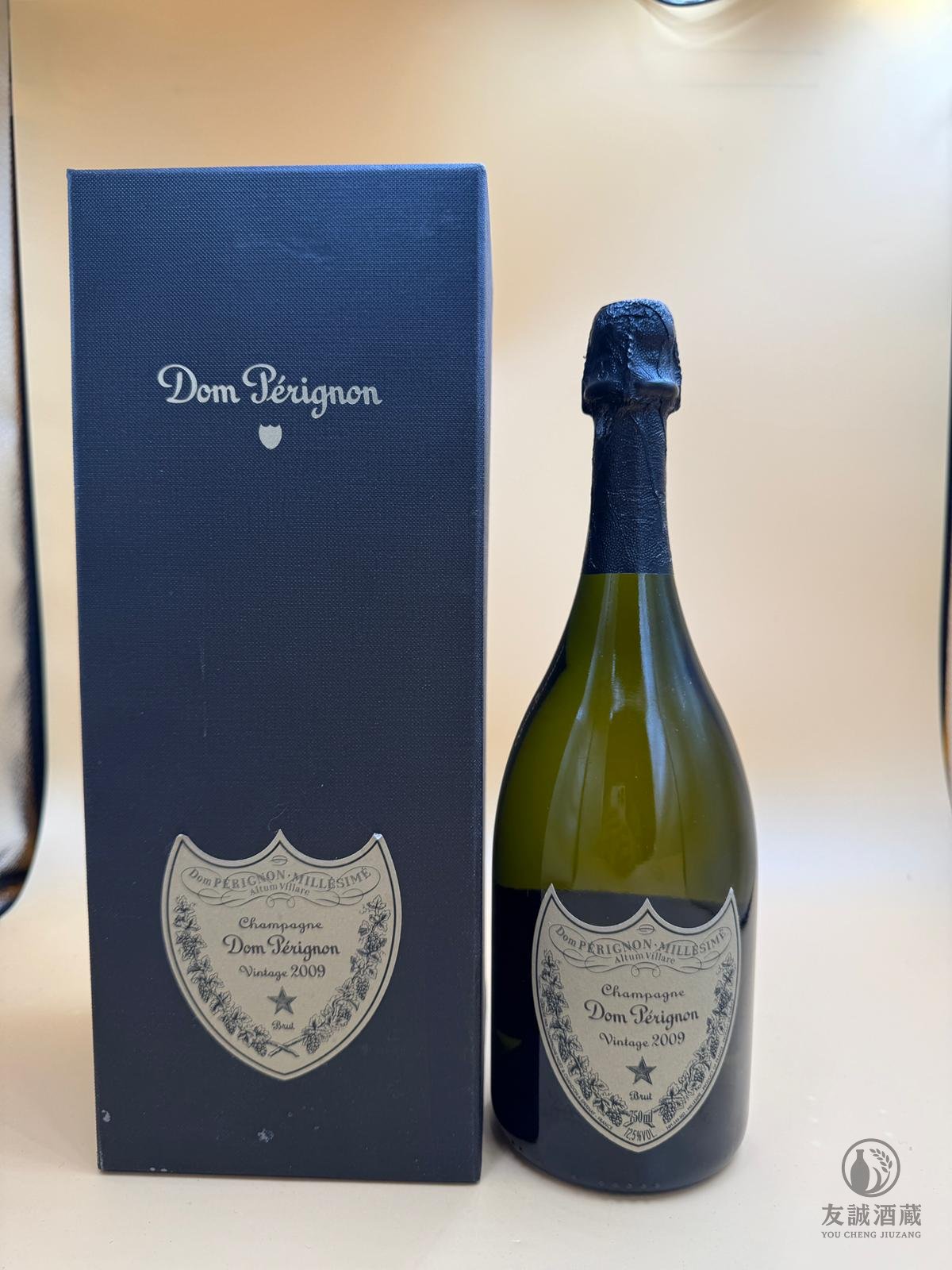 【0200】香檳王 Dom P&eacute;rignon 2009｜豐腴年份｜瓶身盒子瑕疵｜$1,400 友誠酒藏