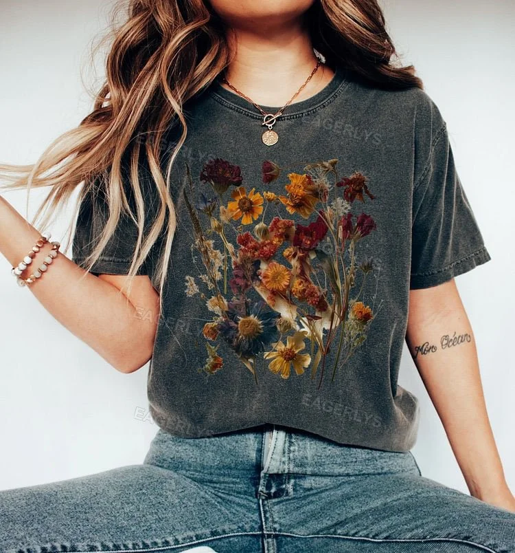 Eagerlys Pressed Flowers Cottage T-shirt Eagerlys