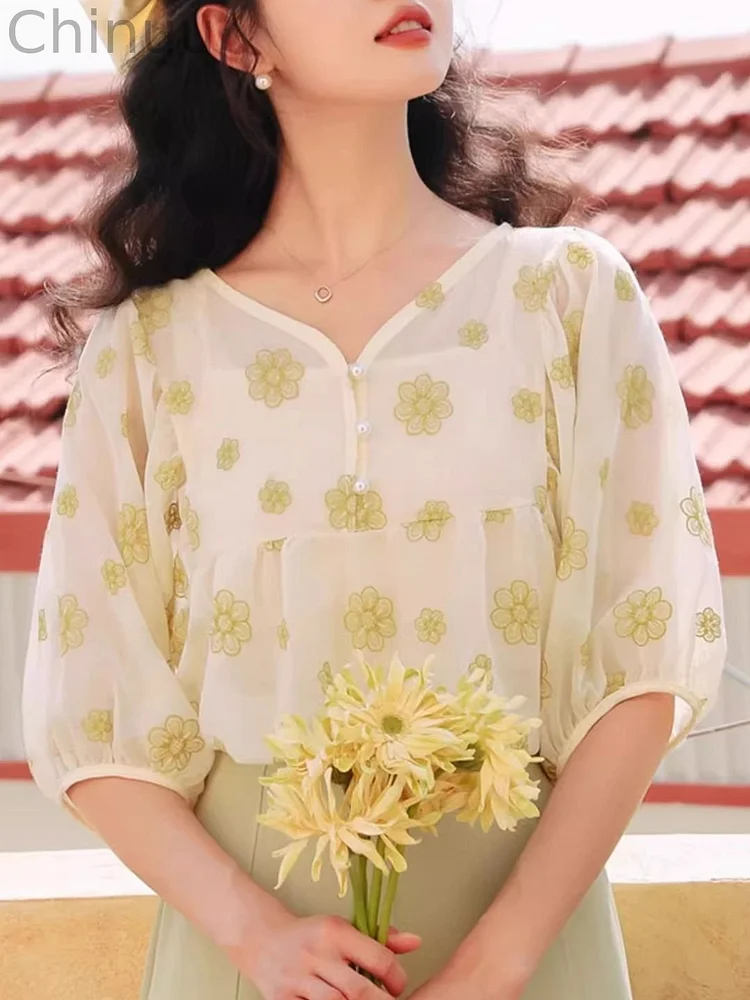 Embroidered Loose Slimming Shirt