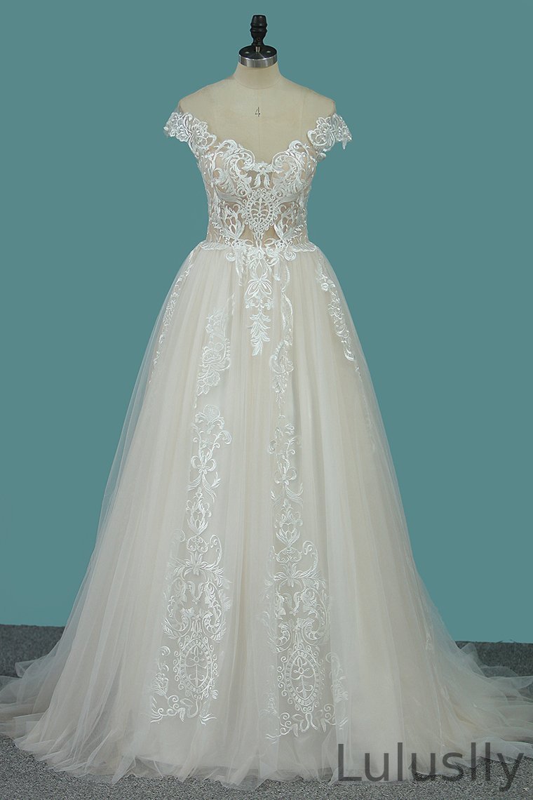 Luluslly Bateau Long Ruffles Wedding Dresses With Lace Appliques
