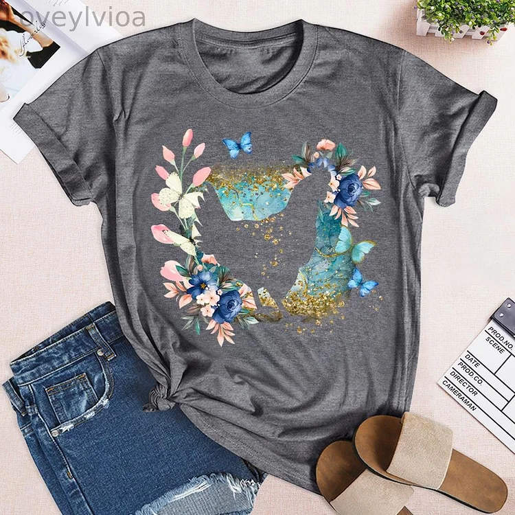 Farm chicken and flower butterfly Round Neck T-shirt-0023888