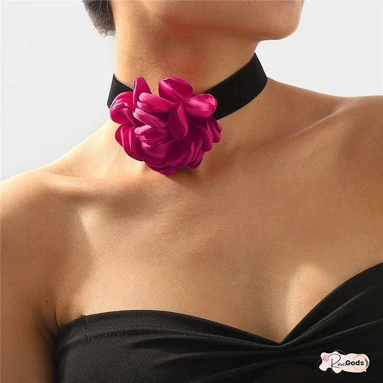 Elegant Rose Velvet Necklace