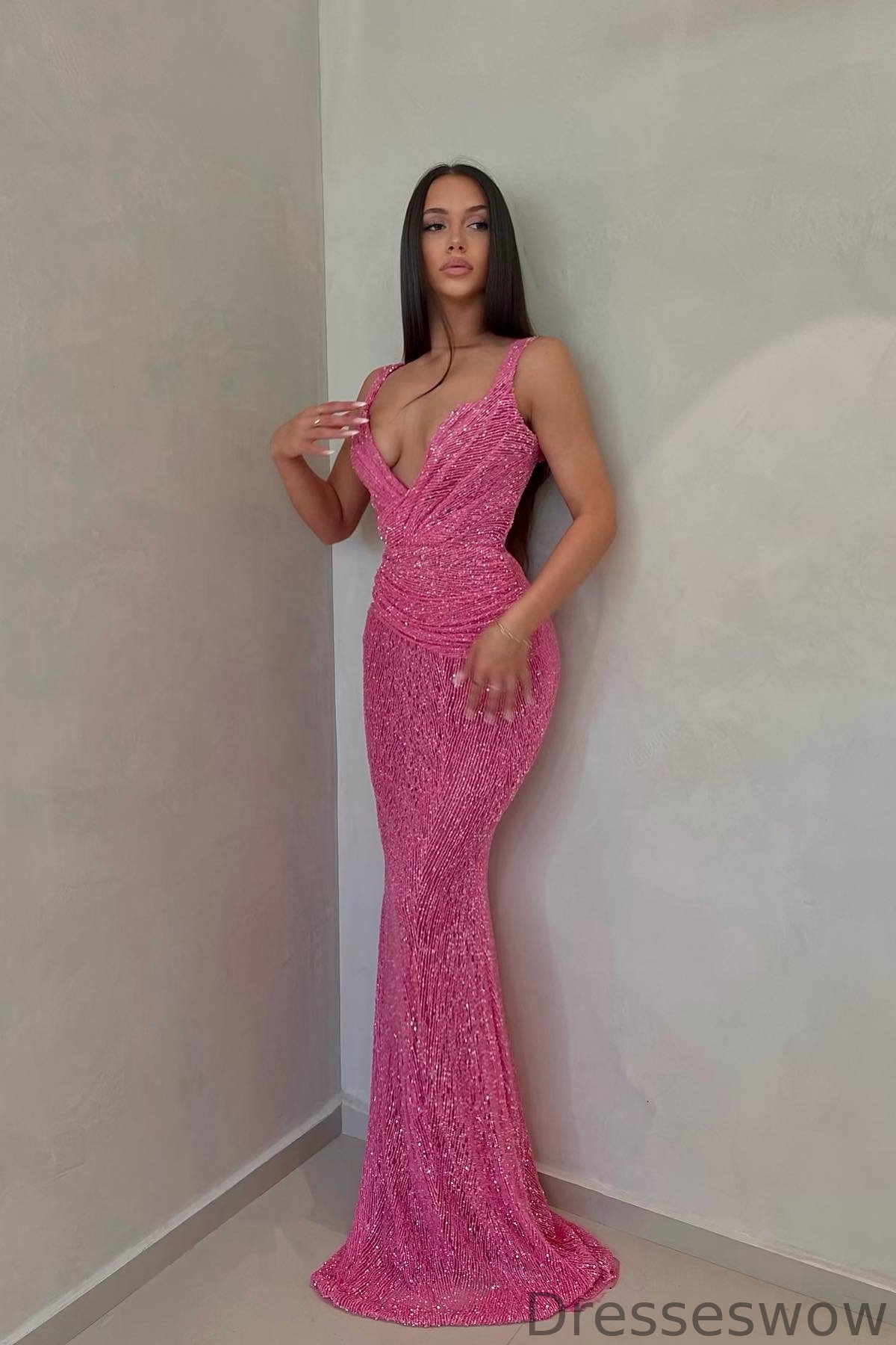 Dresseswow Fuchsia Pink V-Neck Sleeveless Mermaid Prom Dress With Sequins Long