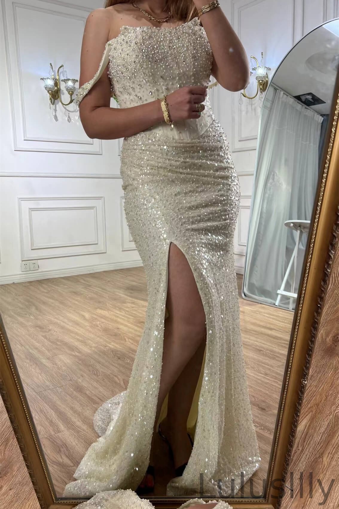 Chic Daffodil Sleeveless Mermaid Evening Gown With Split Beadings Off-The-Shoulder - lulusllly