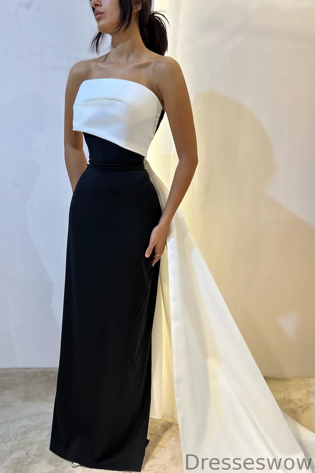 Dresseswow Black and White Sleeveless Mermaid Prom Gown With Ruffles Strapless