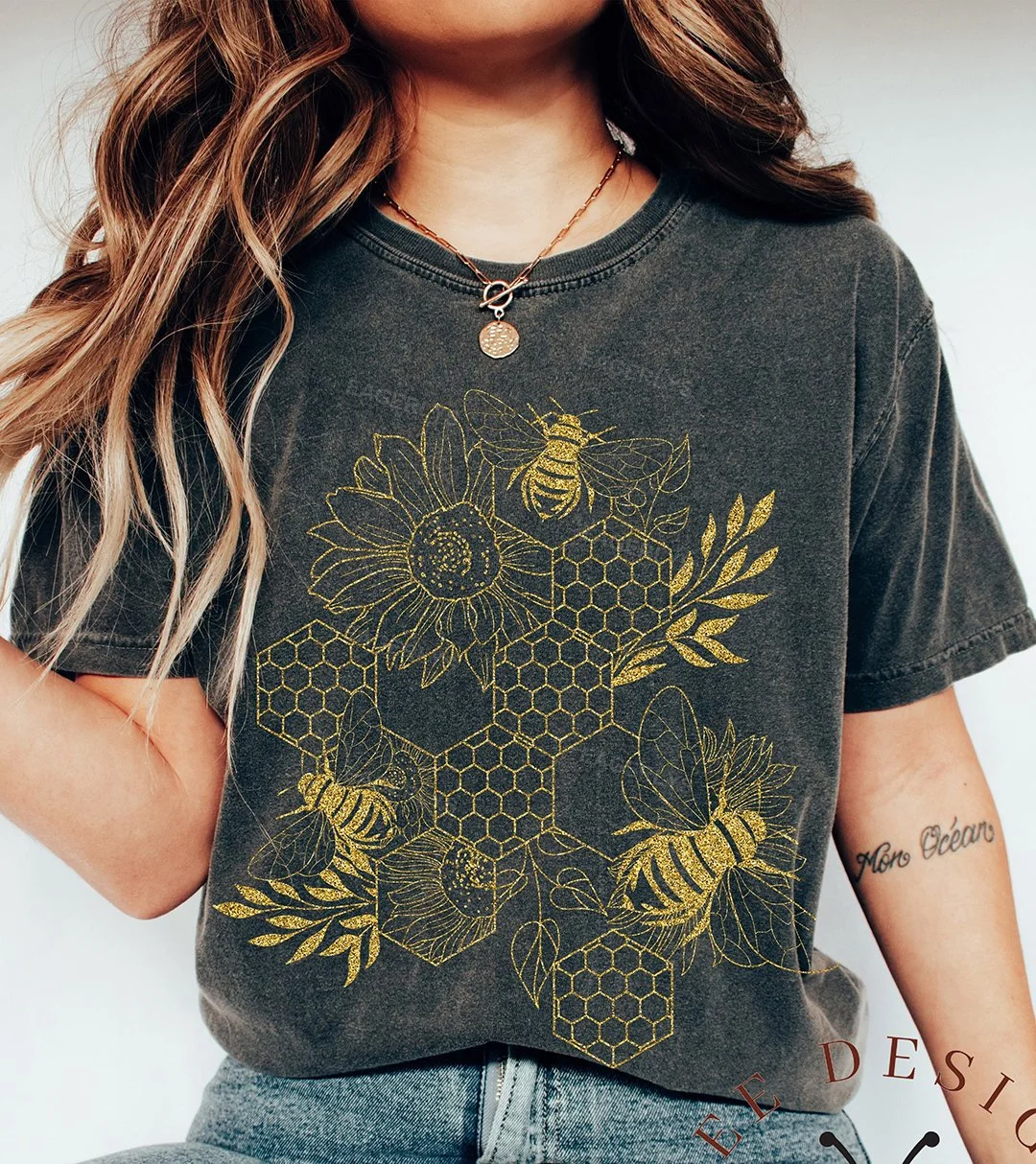Eagerlys Golden Bees And Lotus T-shirt Eagerlys