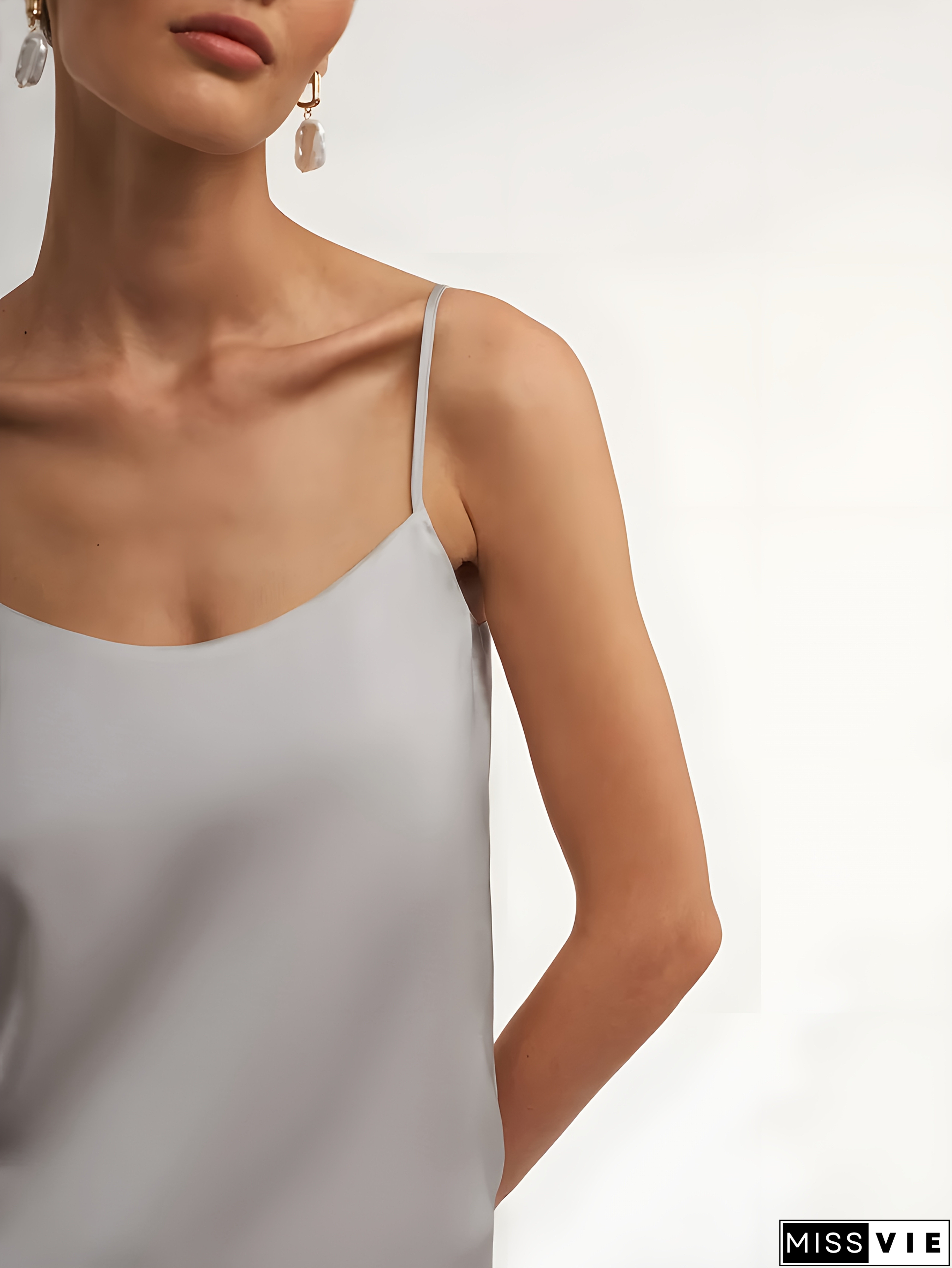 Solid Color Ultra-Sexy Summer Cool Silky Soft Fabric Women&lsquo;s Camisole - Adjustable Straps Make It The Best Choice for Summer Leisure.